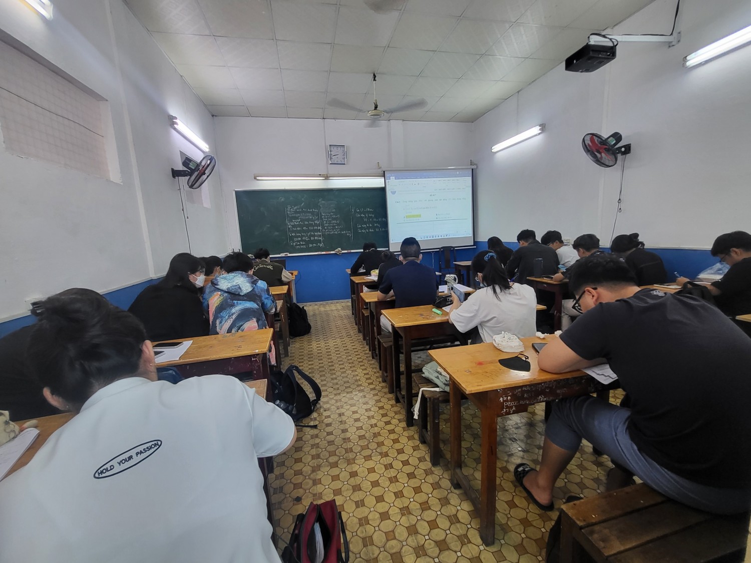 Cơ hội vào Đại học 2024 sẽ khốc liệt như thế nào?