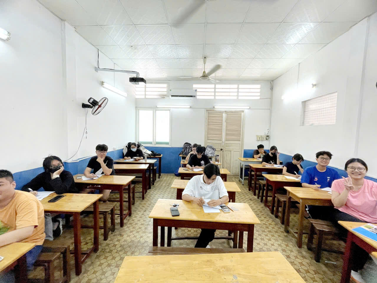 Học viên thi thử Đánh giá năng lực tại One Thousand Plus